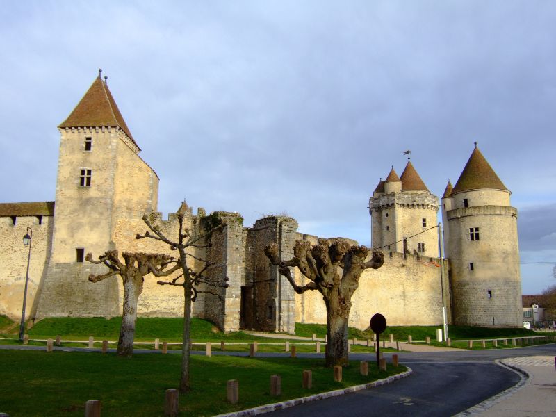 blandy les tours castle